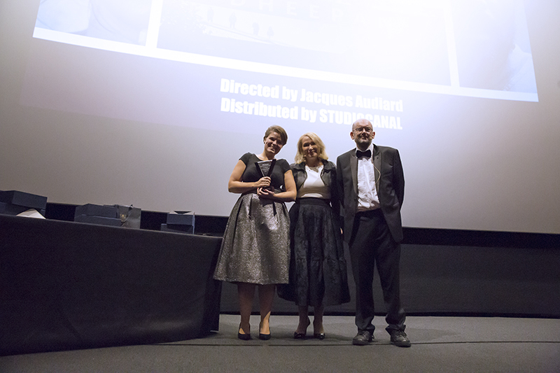 Johanna Thomas, représentant STUDIOCANAL, a récupéré le prix du London's Favourite French Film pour Dheepan